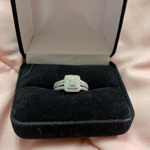 1/6 ct tw cluster diamond ring